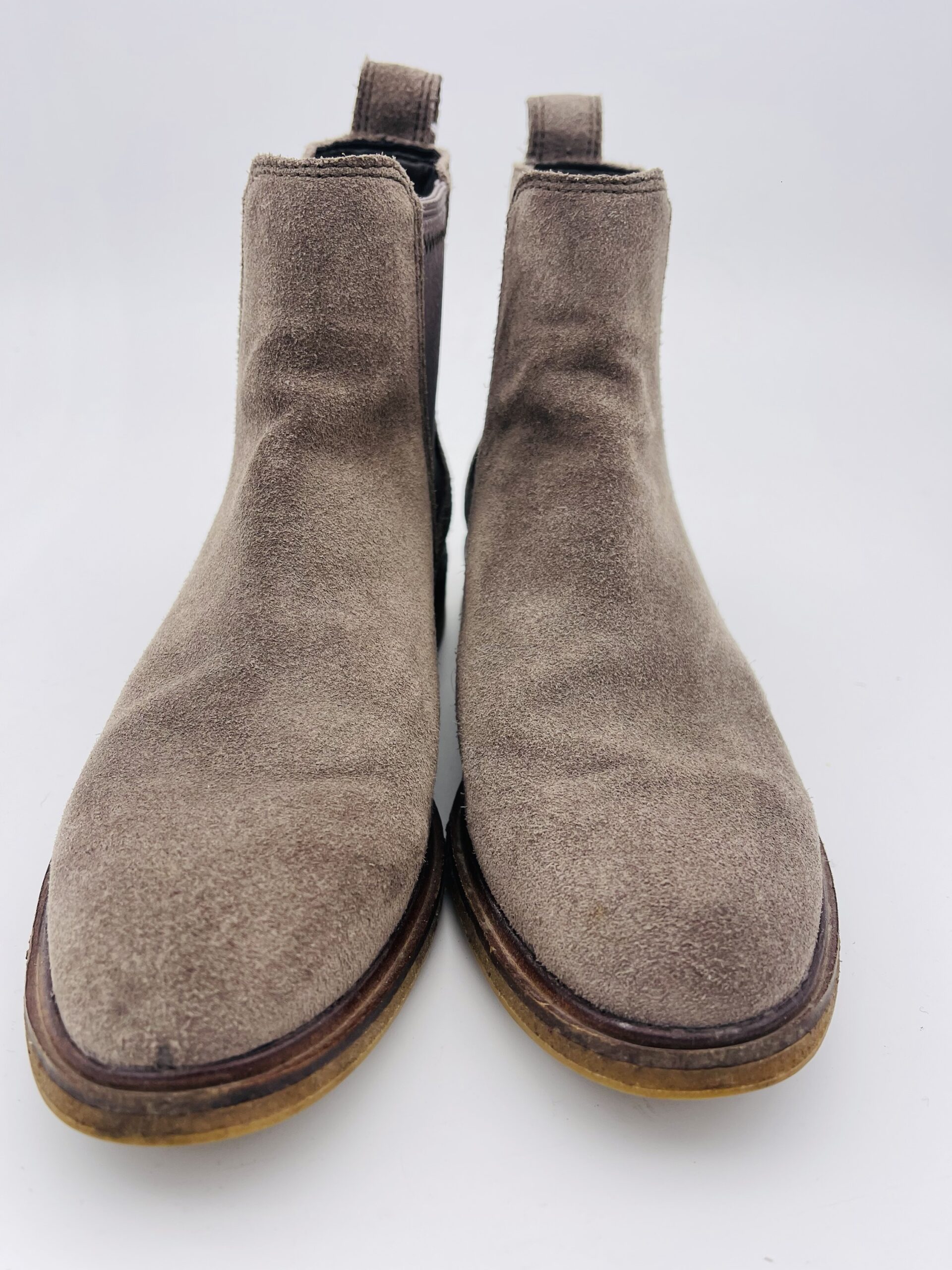 Flat grey suede outlet boots